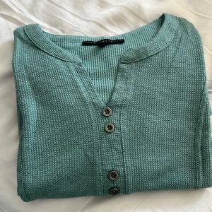 Pull over top Sz S, button closure pretty design NWOT